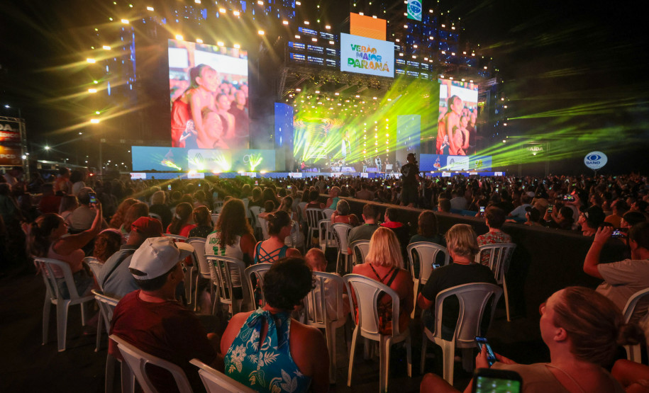 Roupa Nova mais do que dobra público de dois anos atrás no Verão Maior Paraná em Matinhos