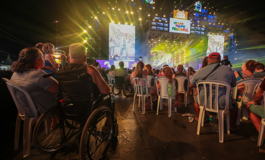 Roupa Nova mais do que dobra público de dois anos atrás no Verão Maior Paraná em Matinhos