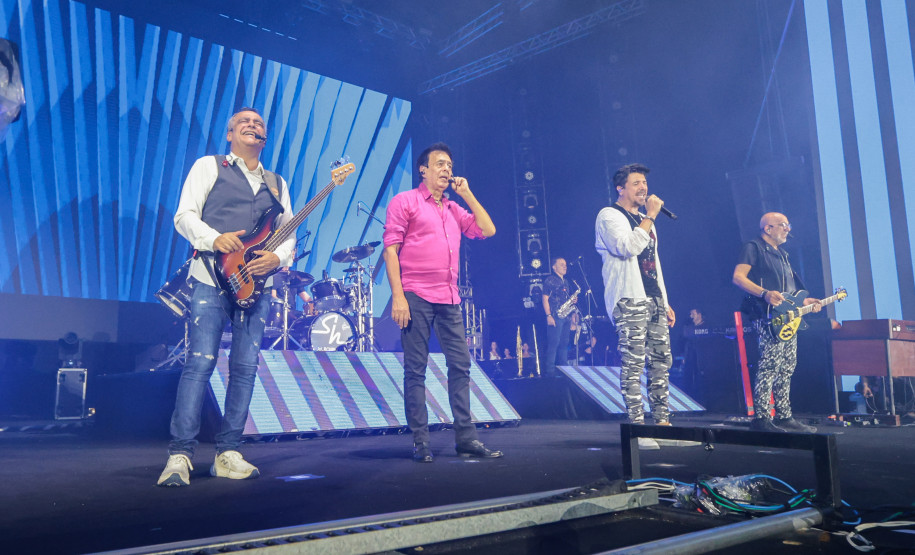 Roupa Nova mais do que dobra público de dois anos atrás no Verão Maior Paraná em Matinhos