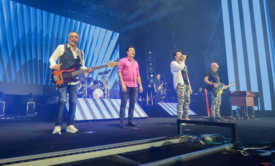 Roupa Nova mais do que dobra público de dois anos atrás no Verão Maior Paraná em Matinhos