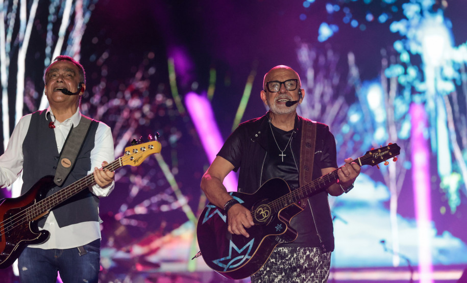 Roupa Nova mais do que dobra público de dois anos atrás no Verão Maior Paraná em Matinhos