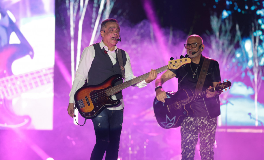 Roupa Nova mais do que dobra público de dois anos atrás no Verão Maior Paraná em Matinhos