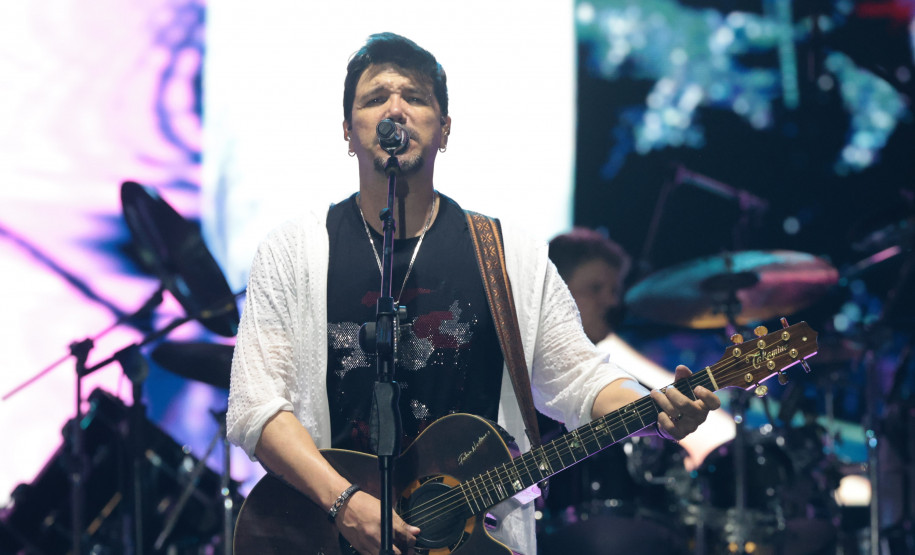 Roupa Nova mais do que dobra público de dois anos atrás no Verão Maior Paraná em Matinhos