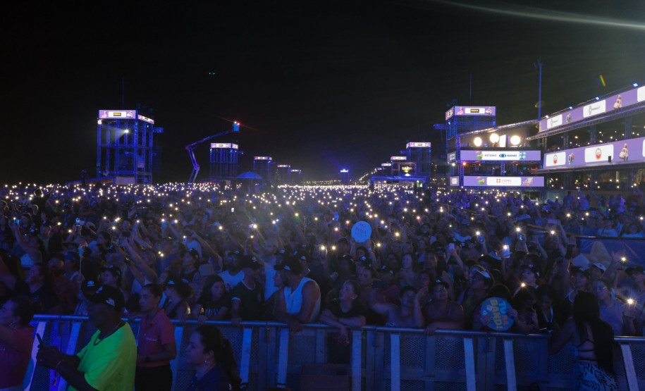 Roupa Nova mais do que dobra público de dois anos atrás no Verão Maior Paraná em Matinhos