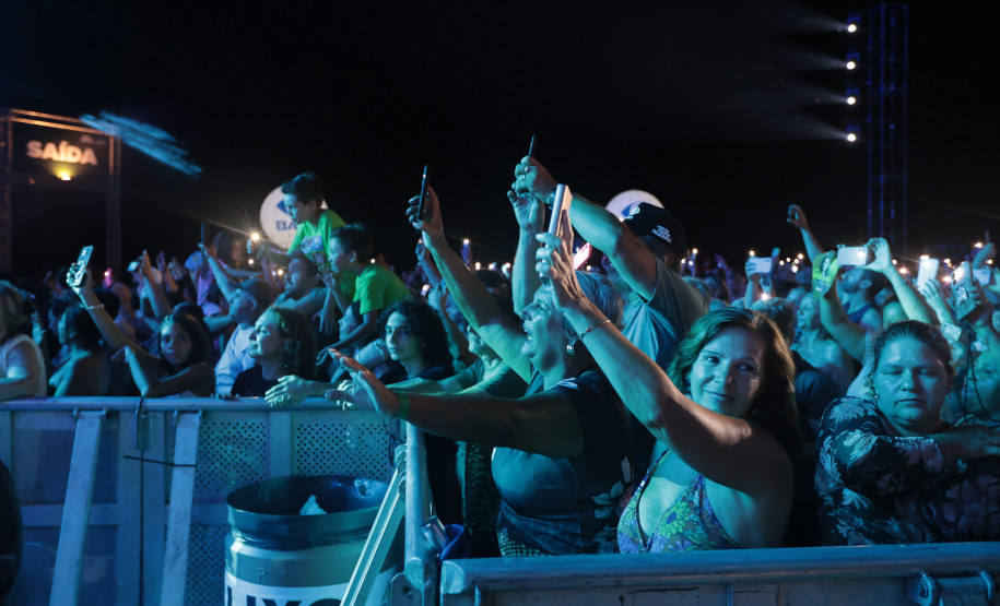 Roupa Nova mais do que dobra público de dois anos atrás no Verão Maior Paraná em Matinhos