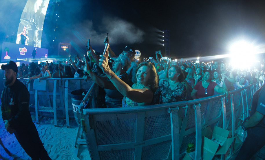 Roupa Nova mais do que dobra público de dois anos atrás no Verão Maior Paraná em Matinhos