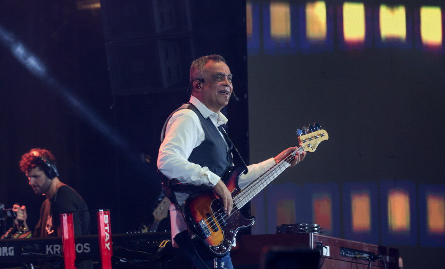 Roupa Nova mais do que dobra público de dois anos atrás no Verão Maior Paraná em Matinhos