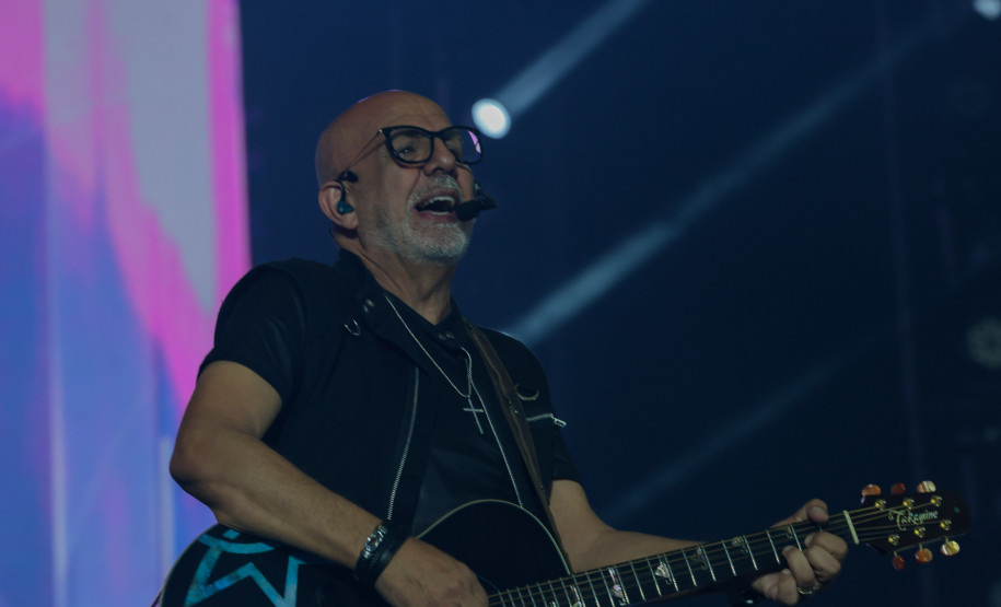 Roupa Nova mais do que dobra público de dois anos atrás no Verão Maior Paraná em Matinhos