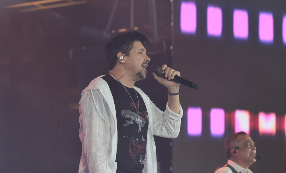 Roupa Nova mais do que dobra público de dois anos atrás no Verão Maior Paraná em Matinhos