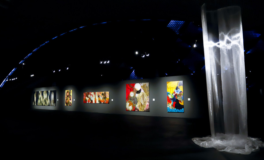 Última semana da exposição “Através”, da artista Mariana Palma