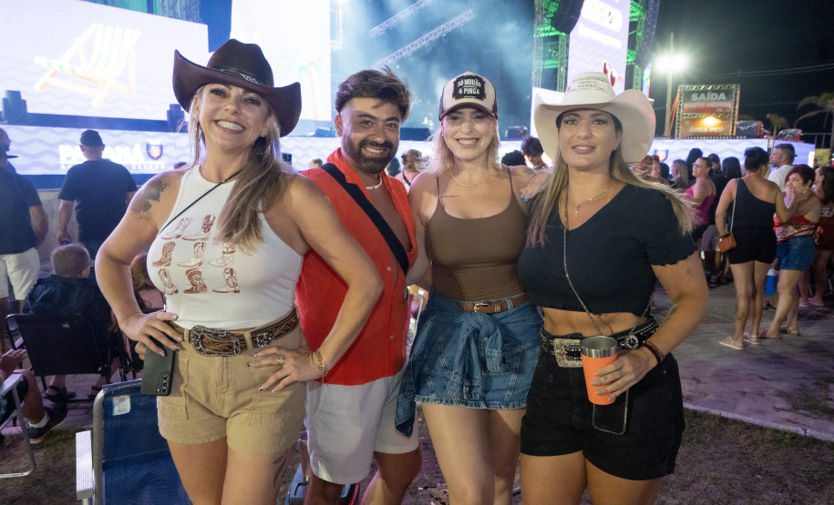 Bruno & Denner e Israel & Rodolffo fazem balada sertaneja para 32 mil pessoas em Pontal do Paraná