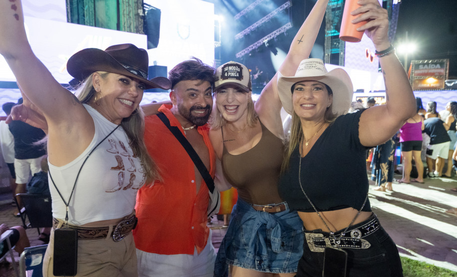 Bruno & Denner e Israel & Rodolffo fazem balada sertaneja para 32 mil pessoas em Pontal do Paraná