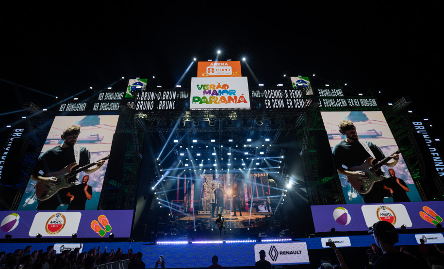 Bruno & Denner e Israel & Rodolffo fazem balada sertaneja para 32 mil pessoas em Pontal do Paraná