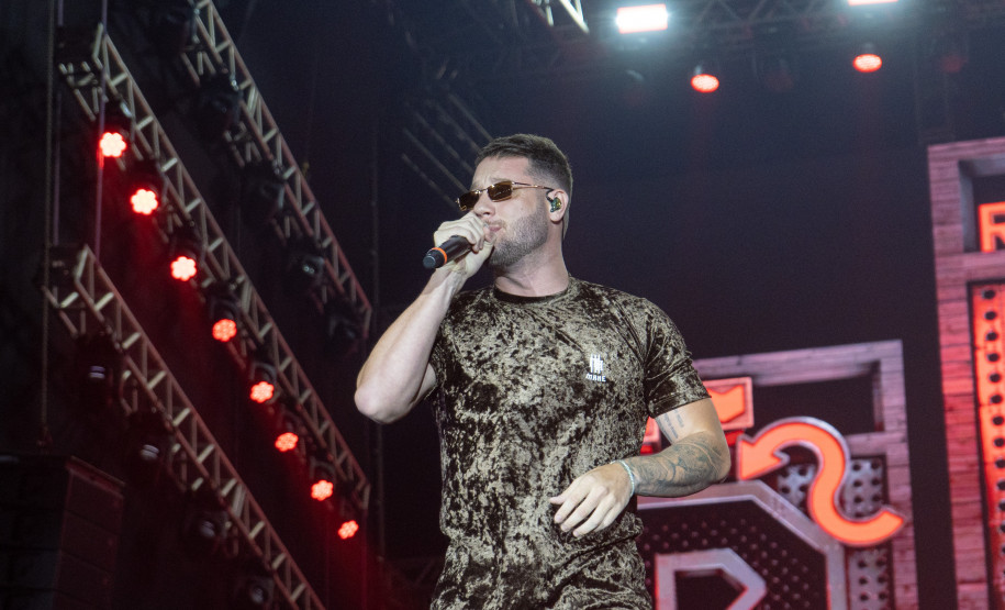 Bruno & Denner e Israel & Rodolffo fazem balada sertaneja para 32 mil pessoas em Pontal do Paraná