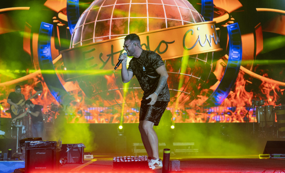 Bruno & Denner e Israel & Rodolffo fazem balada sertaneja para 32 mil pessoas em Pontal do Paraná