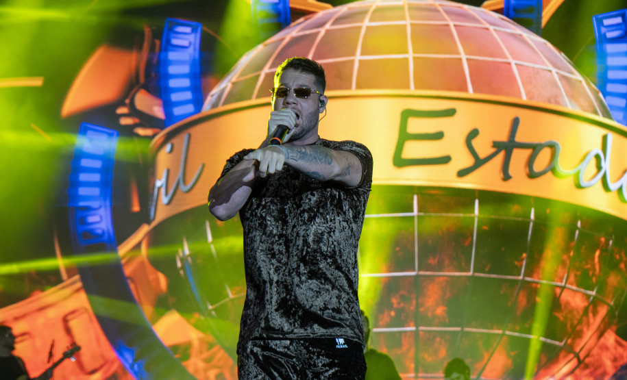 Bruno & Denner e Israel & Rodolffo fazem balada sertaneja para 32 mil pessoas em Pontal do Paraná