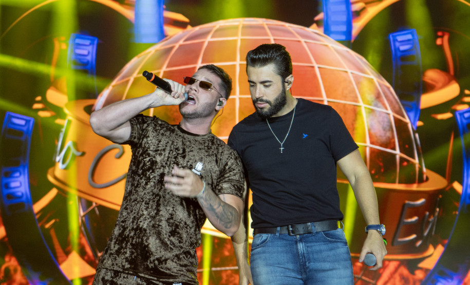 Bruno & Denner e Israel & Rodolffo fazem balada sertaneja para 32 mil pessoas em Pontal do Paraná