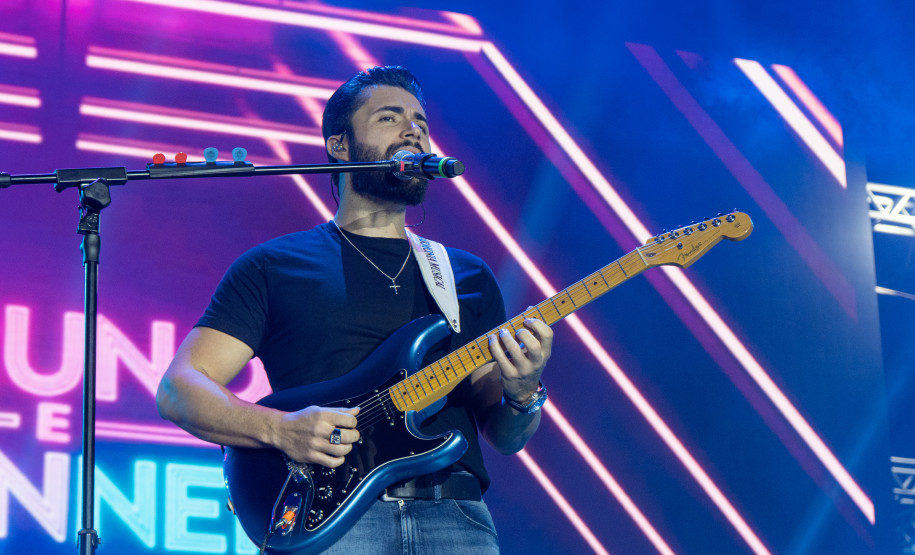 Bruno & Denner e Israel & Rodolffo fazem balada sertaneja para 32 mil pessoas em Pontal do Paraná