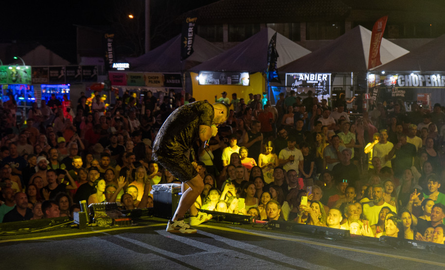 Bruno & Denner e Israel & Rodolffo fazem balada sertaneja para 32 mil pessoas em Pontal do Paraná