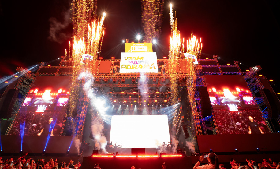 Bruno & Denner e Israel & Rodolffo fazem balada sertaneja para 32 mil pessoas em Pontal do Paraná