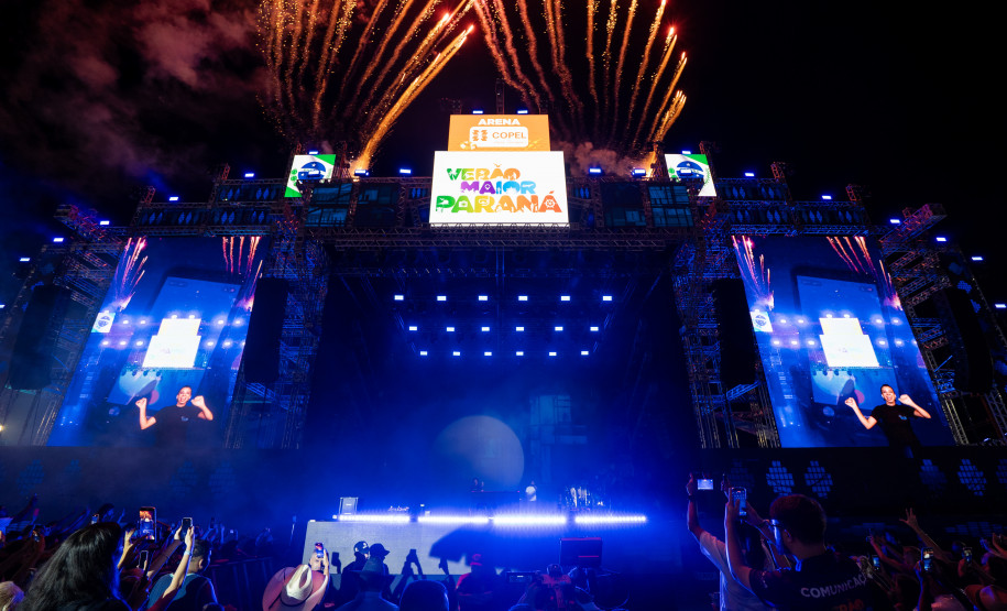 Bruno & Denner e Israel & Rodolffo fazem balada sertaneja para 32 mil pessoas em Pontal do Paraná