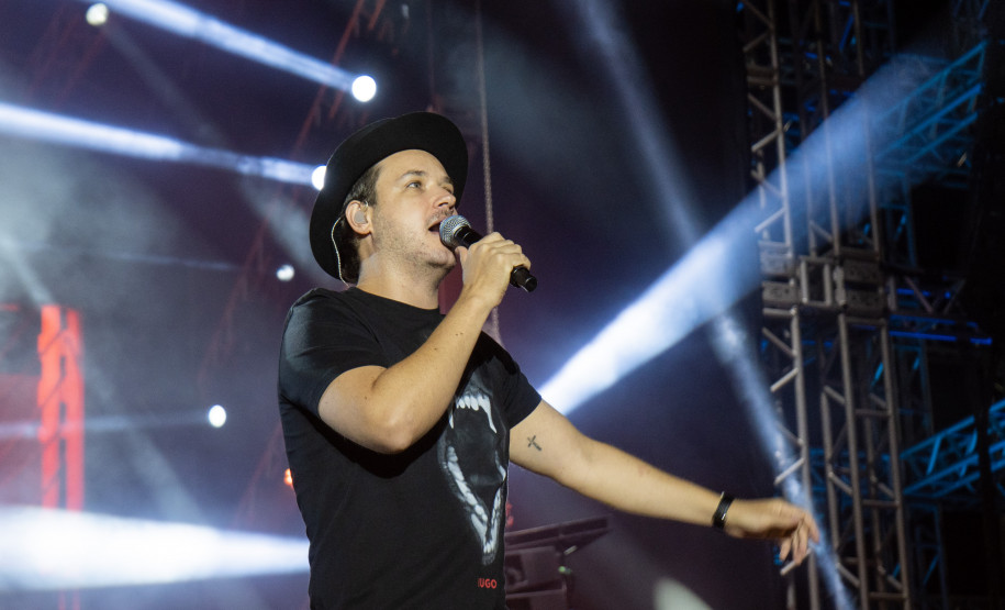 Bruno & Denner e Israel & Rodolffo fazem balada sertaneja para 32 mil pessoas em Pontal do Paraná