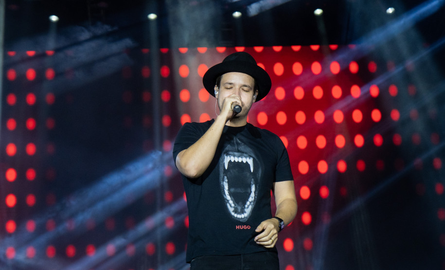 Bruno & Denner e Israel & Rodolffo fazem balada sertaneja para 32 mil pessoas em Pontal do Paraná