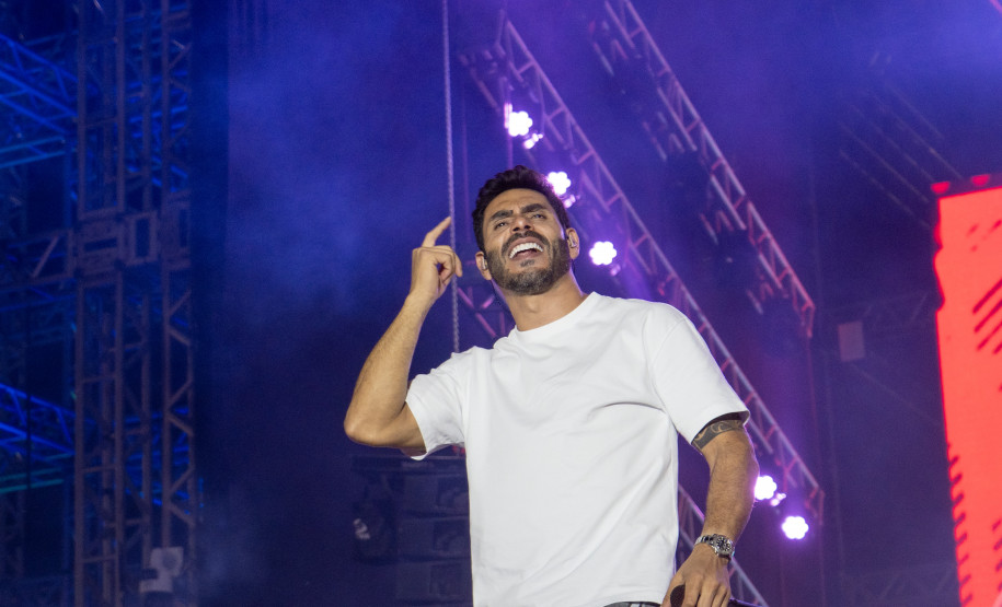 Bruno & Denner e Israel & Rodolffo fazem balada sertaneja para 32 mil pessoas em Pontal do Paraná