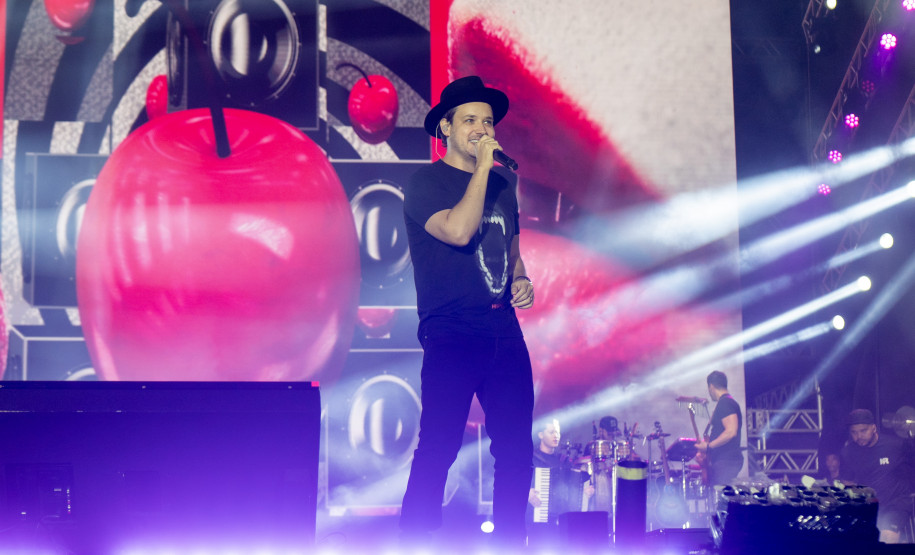 Bruno & Denner e Israel & Rodolffo fazem balada sertaneja para 32 mil pessoas em Pontal do Paraná