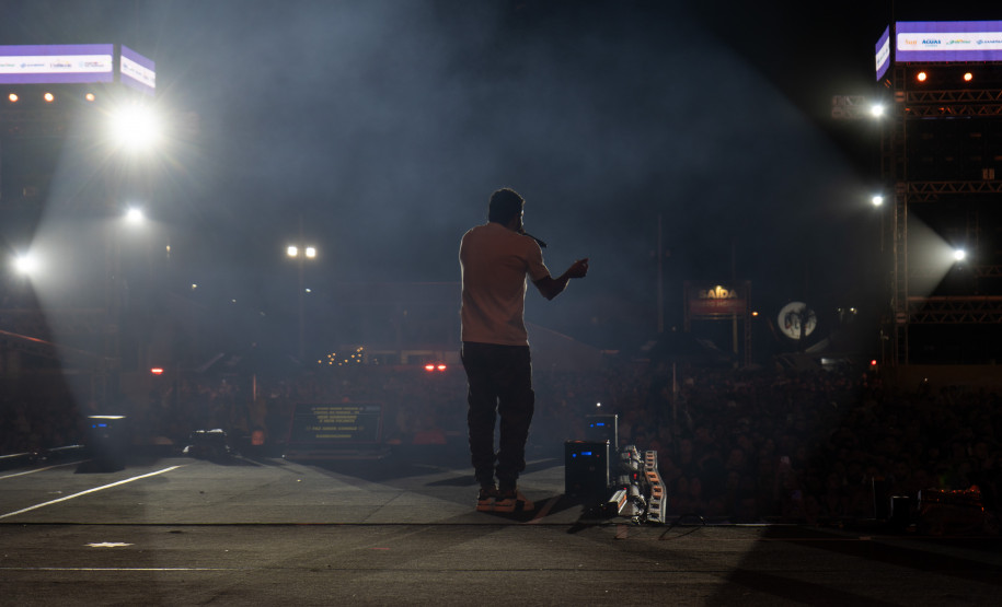 Bruno & Denner e Israel & Rodolffo fazem balada sertaneja para 32 mil pessoas em Pontal do Paraná