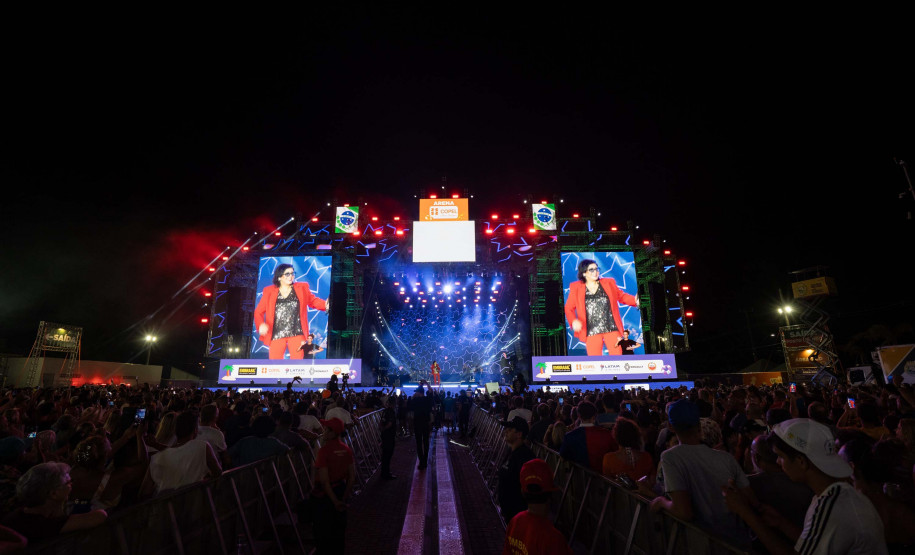 Roberta Miranda e Raça Negra transformam Pontal do Paraná em palco de grandes emoções