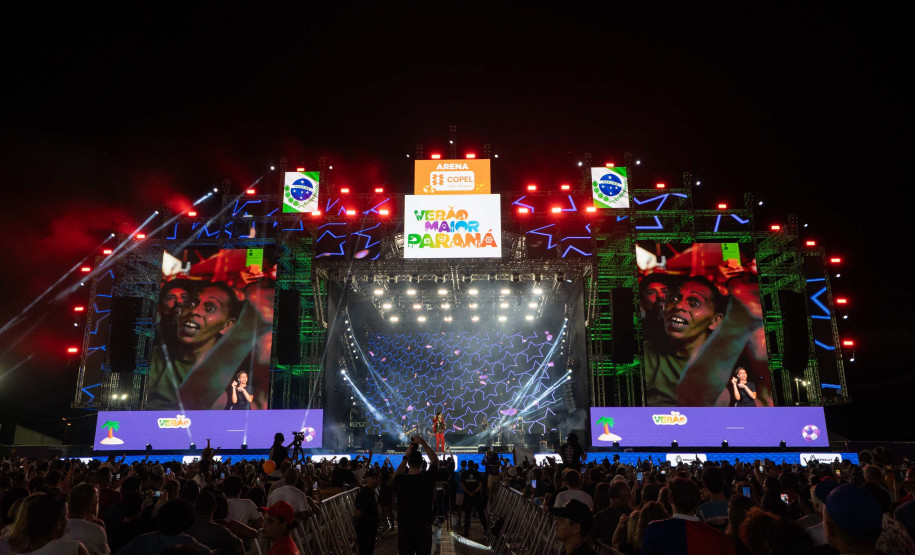 Roberta Miranda e Raça Negra transformam Pontal do Paraná em palco de grandes emoções