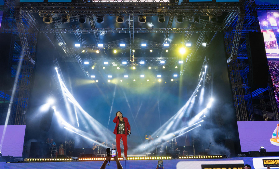 Roberta Miranda e Raça Negra transformam Pontal do Paraná em palco de grandes emoções