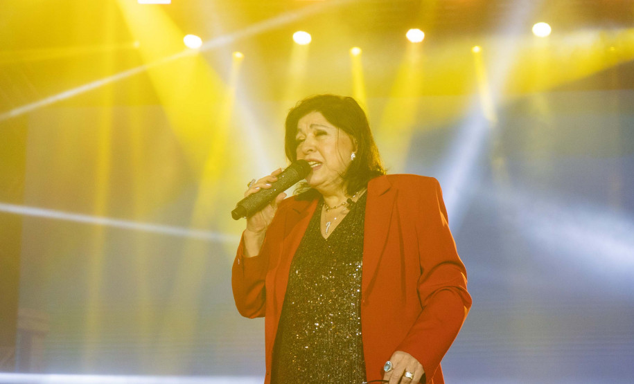 Roberta Miranda e Raça Negra transformam Pontal do Paraná em palco de grandes emoções