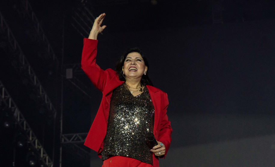 Roberta Miranda e Raça Negra transformam Pontal do Paraná em palco de grandes emoções