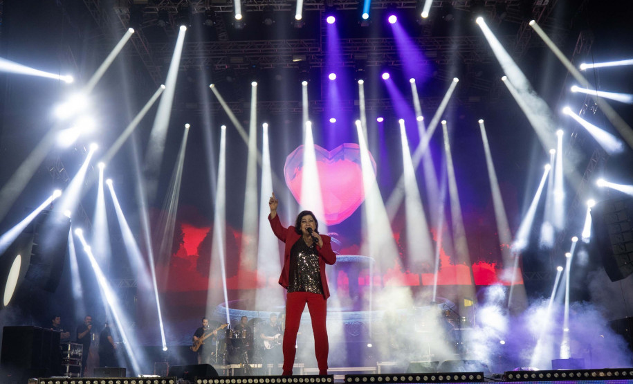 Roberta Miranda e Raça Negra transformam Pontal do Paraná em palco de grandes emoções