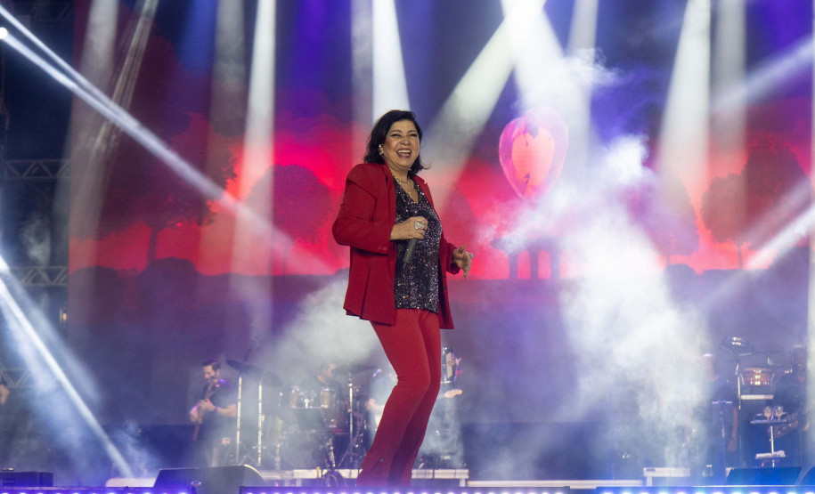 Roberta Miranda e Raça Negra transformam Pontal do Paraná em palco de grandes emoções