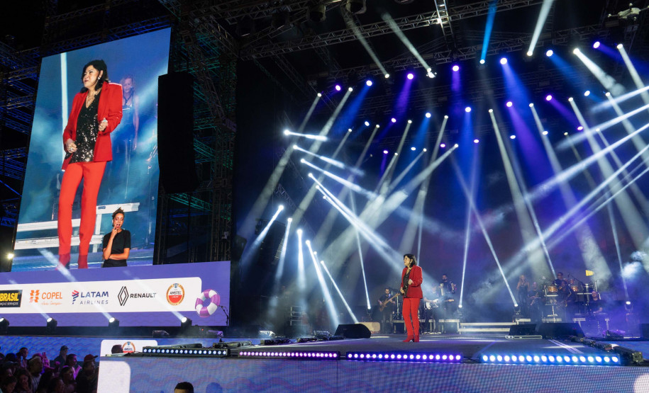Roberta Miranda e Raça Negra transformam Pontal do Paraná em palco de grandes emoções