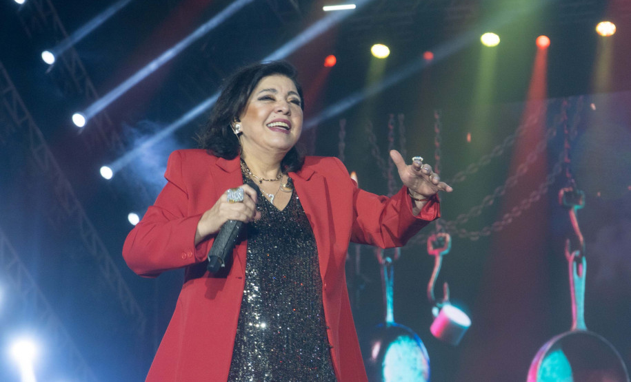 Roberta Miranda e Raça Negra transformam Pontal do Paraná em palco de grandes emoções