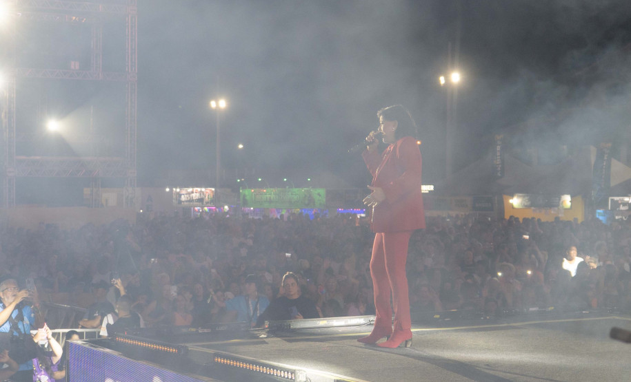 Roberta Miranda e Raça Negra transformam Pontal do Paraná em palco de grandes emoções