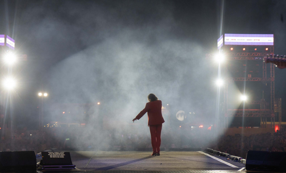 Roberta Miranda e Raça Negra transformam Pontal do Paraná em palco de grandes emoções