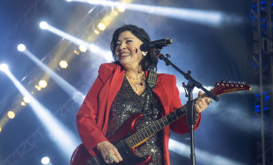 Roberta Miranda e Raça Negra transformam Pontal do Paraná em palco de grandes emoções