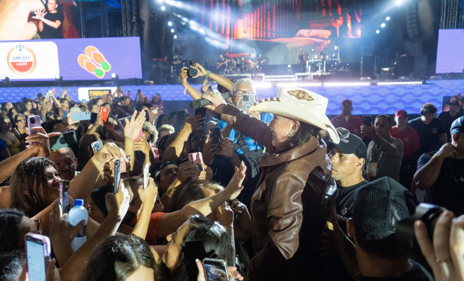 Roberta Miranda e Raça Negra transformam Pontal do Paraná em palco de grandes emoções