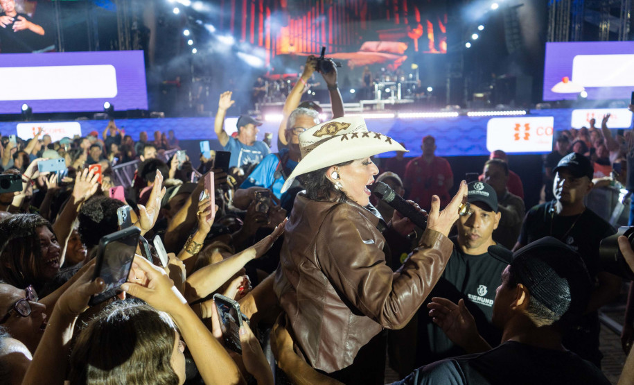Roberta Miranda e Raça Negra transformam Pontal do Paraná em palco de grandes emoções