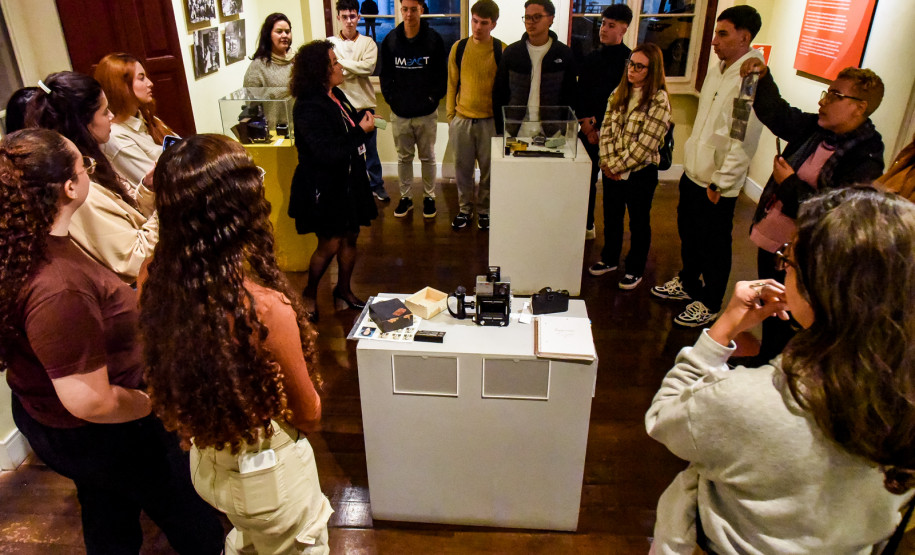 MIS-PR apresenta programação de janeiro com oficinas, visitas noturnas e bate-papo musical