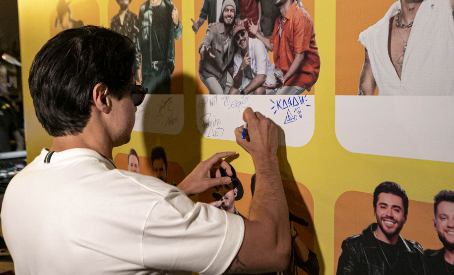 Atitude 67 e Kamisa 10 fazem noite de pagode em dose dupla em Pontal do Paraná