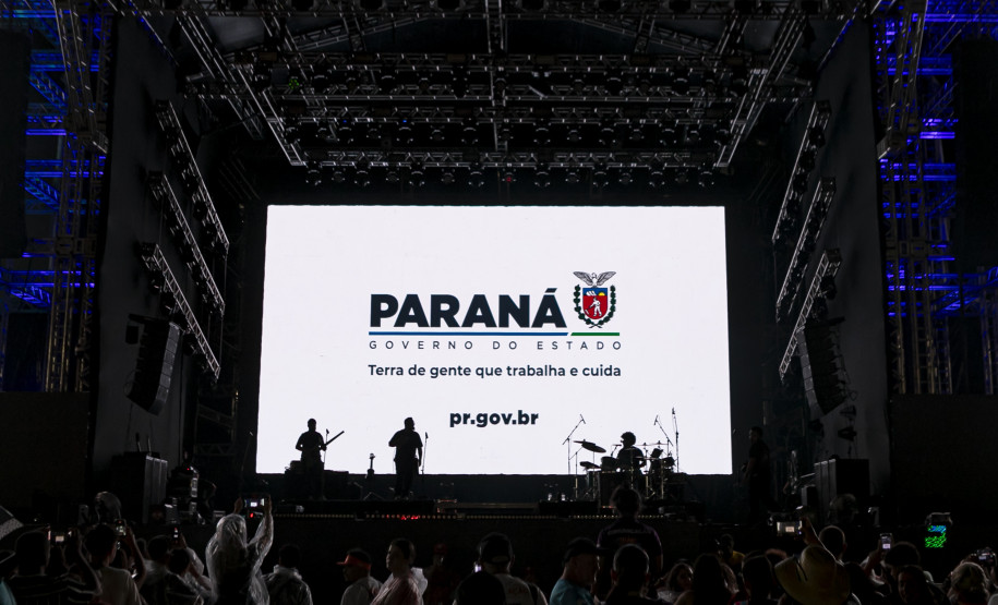 Atitude 67 e Kamisa 10 fazem noite de pagode em dose dupla em Pontal do Paraná