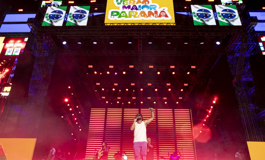 Atitude 67 e Kamisa 10 fazem noite de pagode em dose dupla em Pontal do Paraná