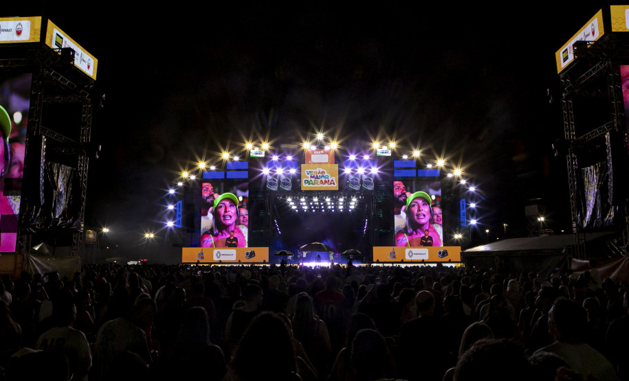 Atitude 67 e Kamisa 10 fazem noite de pagode em dose dupla em Pontal do Paraná