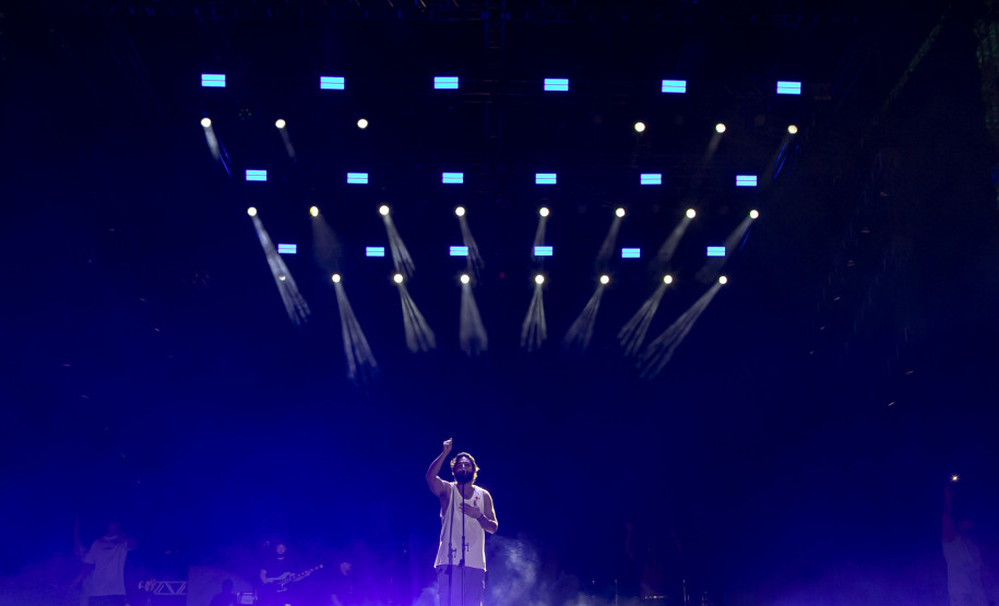 Atitude 67 e Kamisa 10 fazem noite de pagode em dose dupla em Pontal do Paraná